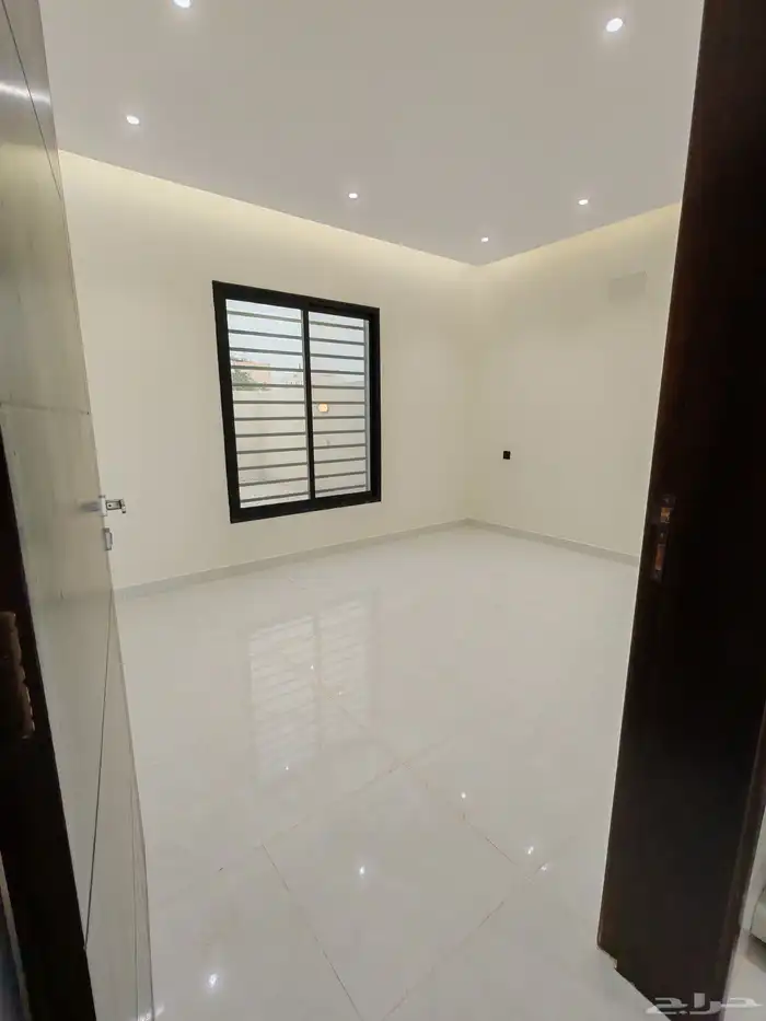 للبيع بشمال الخميس روف علوي بملحق وبايكه سياره ب 650 الف 25