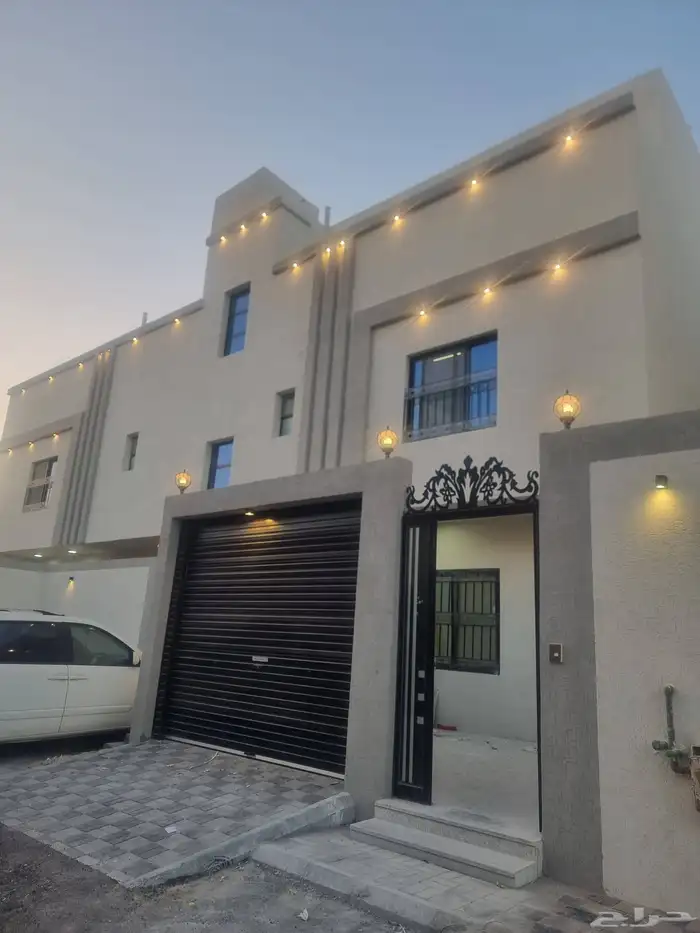 للبيع شقة تمليك ارضية حي احد 650الف شامل السعي. 0