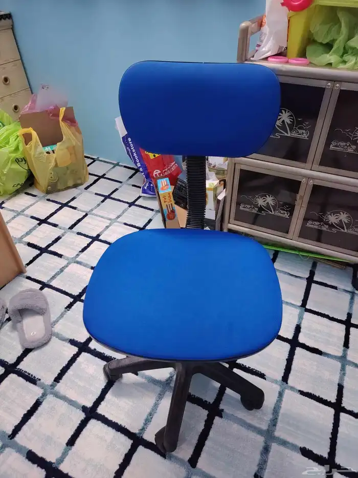 كرسيان مكتب وألعاب جديدان للبيع 2