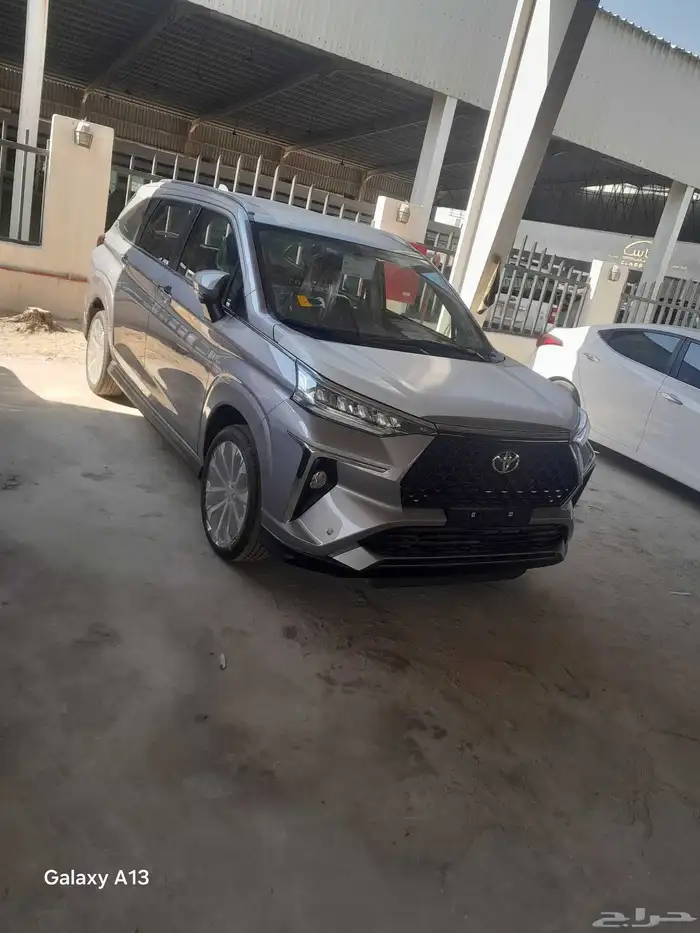 تويوتا فيلوز رصاصى فاتح موديل 2025 2