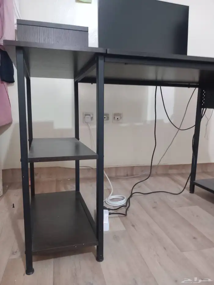 طاولة كمبيوتر 1