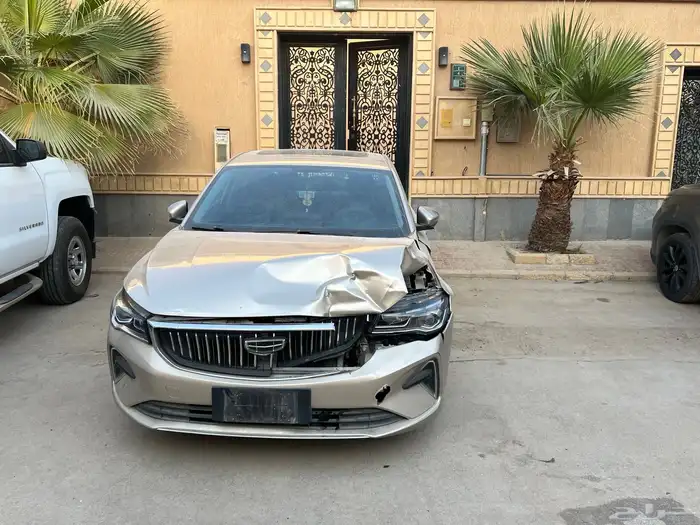 جيلي امجراند 2023 مصدمه للبيع 4