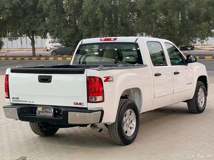 جي ام سي سيرا مخزن 8