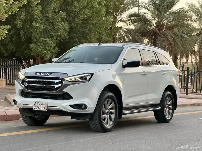ايسوزو ام يو اكس MUX 2023 1