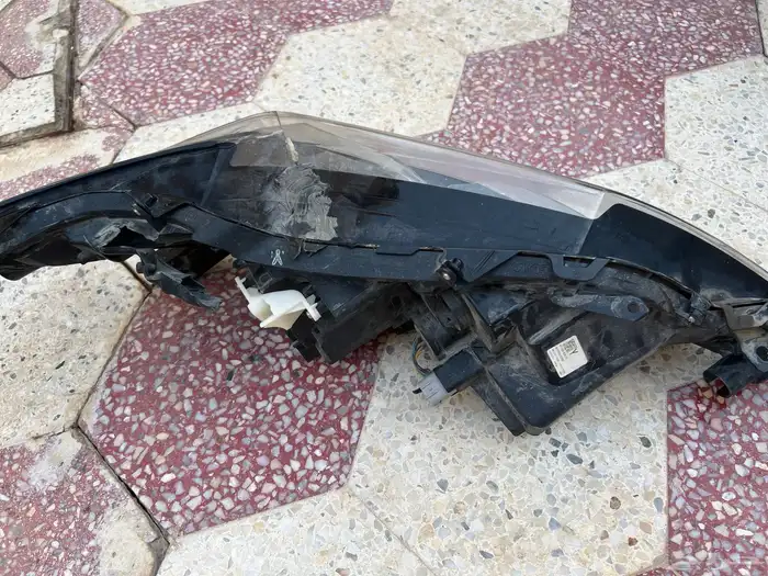 للبيع شمعة كامري 2023 GLE اصلية 1