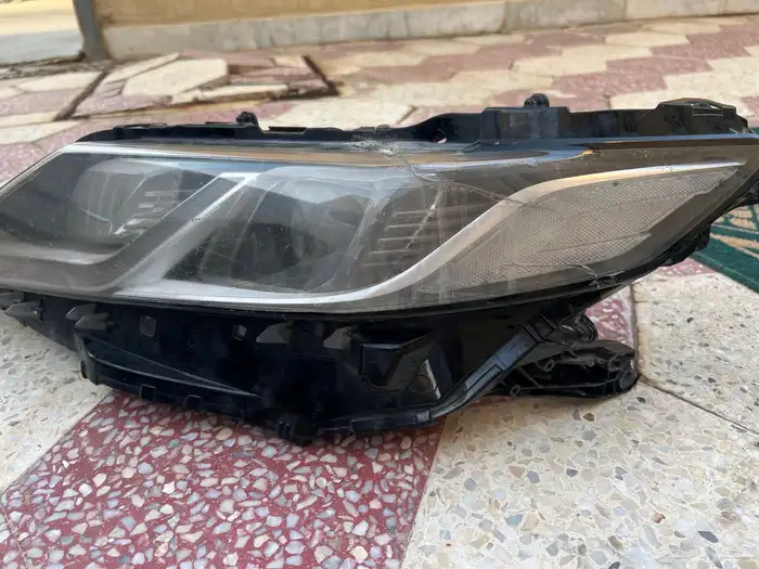 للبيع شمعة كامري 2023 GLE اصلية 3