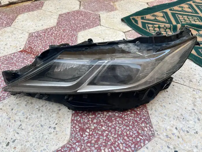 للبيع شمعة كامري 2023 GLE اصلية 4