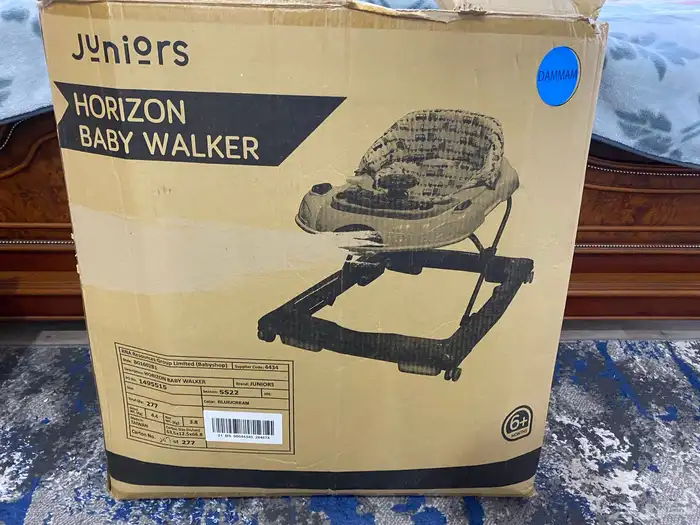 اغراض طفل للبيع ( عربه - مشايه - كرسي طعام ) 5