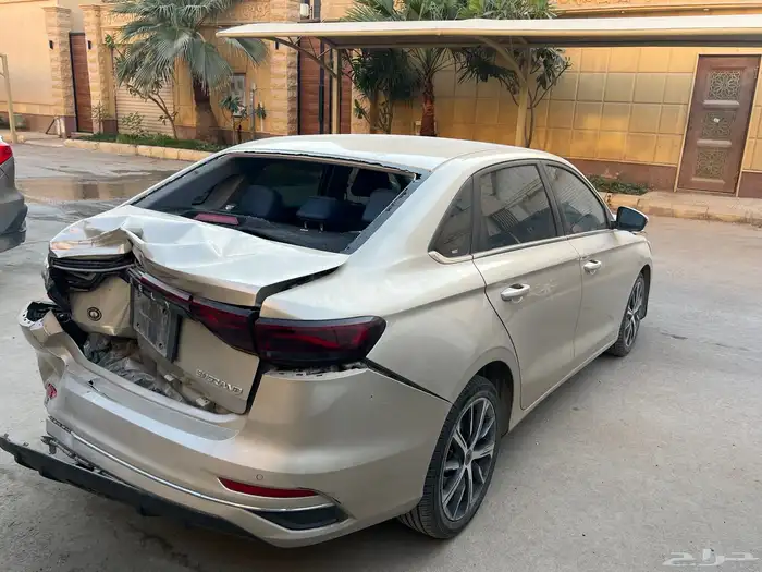 جيلي امجراند 2023 مصدمه للبيع 2