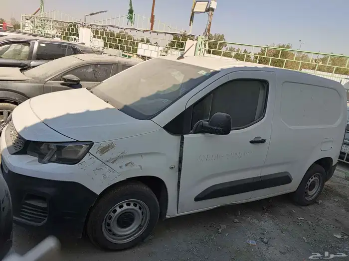 بيجو فان 2022 1