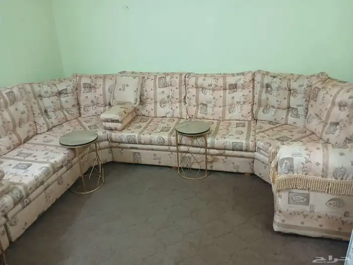 مجلس كنب 12 متر بحاله جيده الموقع رابغ 0