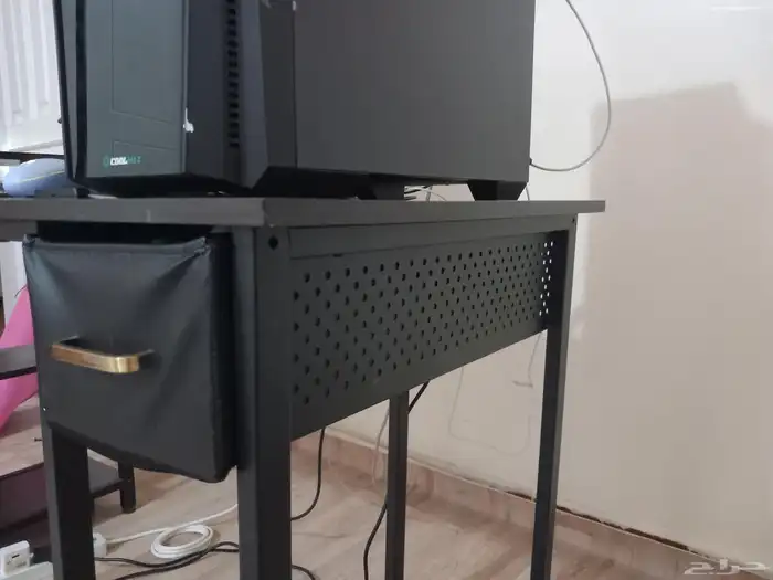 طاولة كمبيوتر 2