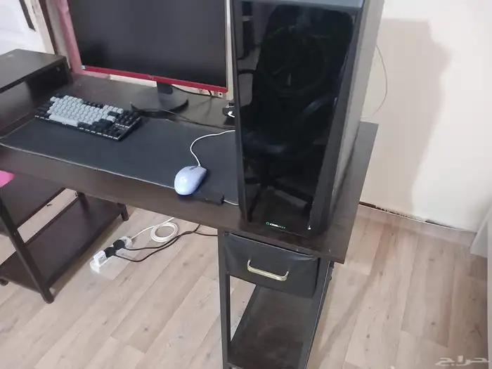 طاولة كمبيوتر 3