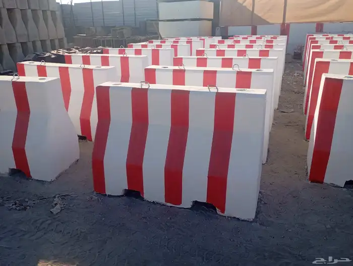 حواجز خرسانية نيوجرسي سفتي مصدات قواعد انارة مناهل 2