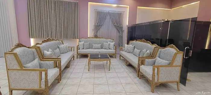 3 مجموعات أريكة كلاسيكية بثلاثة مقاعد ومجموعتين أريكة فردية 4