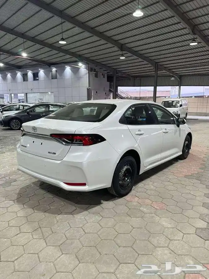 تويوتا كورولا استاندر ماكينة2.0 موديل 2025 3