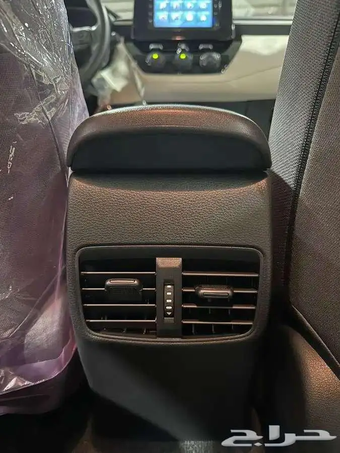 تويوتا كورولا استاندر ماكينة2.0 موديل 2025 16