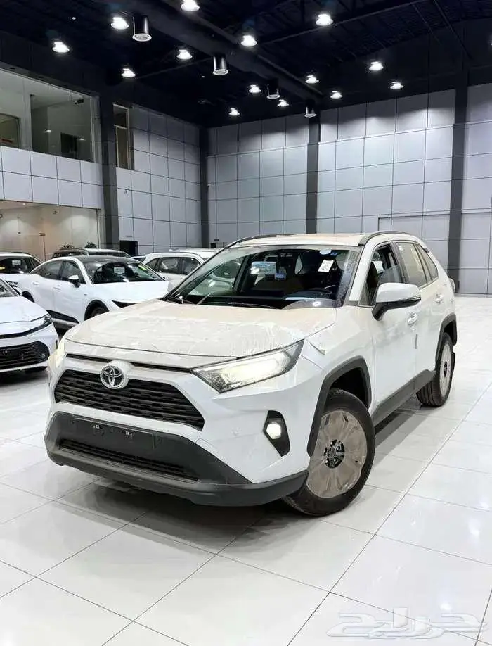 تويوتا راف فور نص فل 2025 1