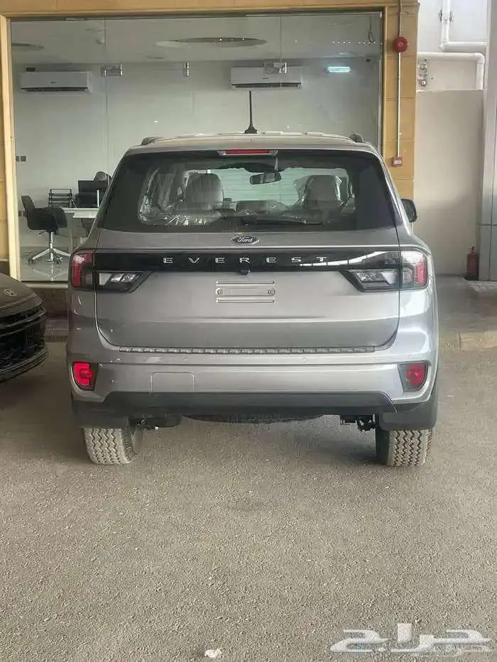 فورد ايفريست ديزل ستاندر 2024 متوفر لدى الحسن 2