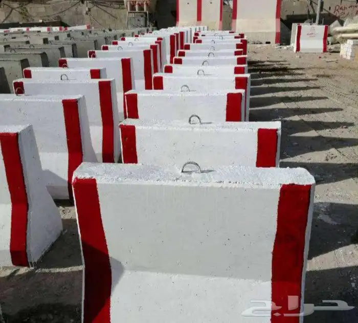 حواجز خرسانية نيوجرسي سفتي مصدات قواعد انارة مناهل 9
