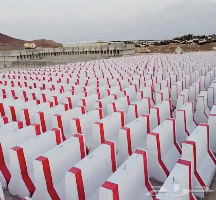 حواجز خرسانية نيوجرسي سفتي مصدات قواعد انارة مناهل 8