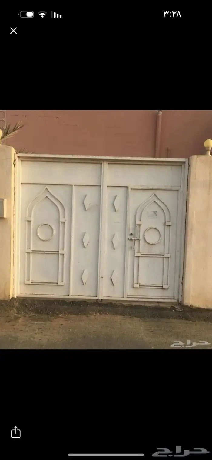 بوابه مفكوكه واغراضها معها 0