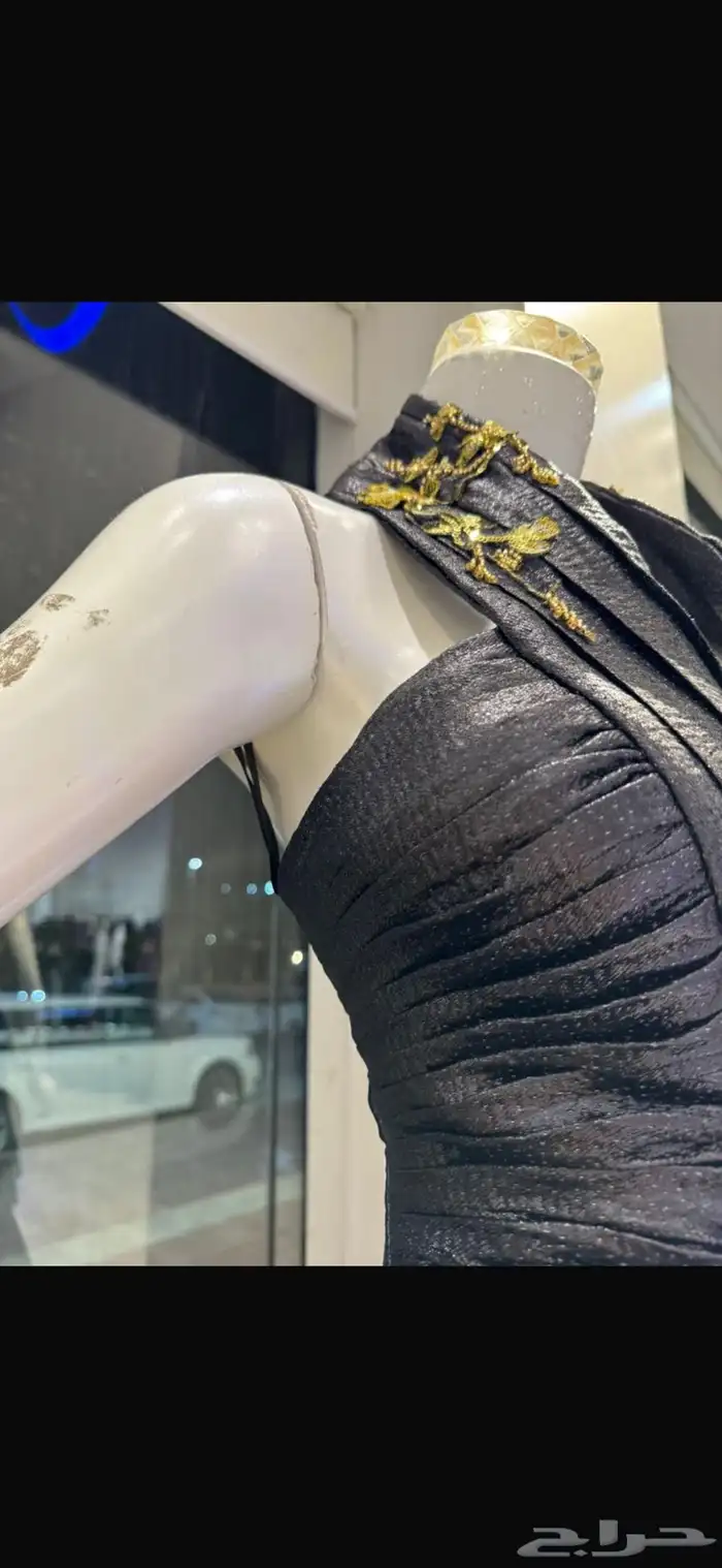 فستان من دار لازار   جديد لبسه وحده   مبلغ الشراء 2000 0