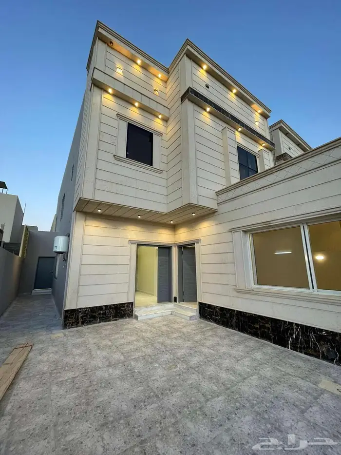 للبيع فيلا سكنية بعنيزة حي الملك فهد 678 1