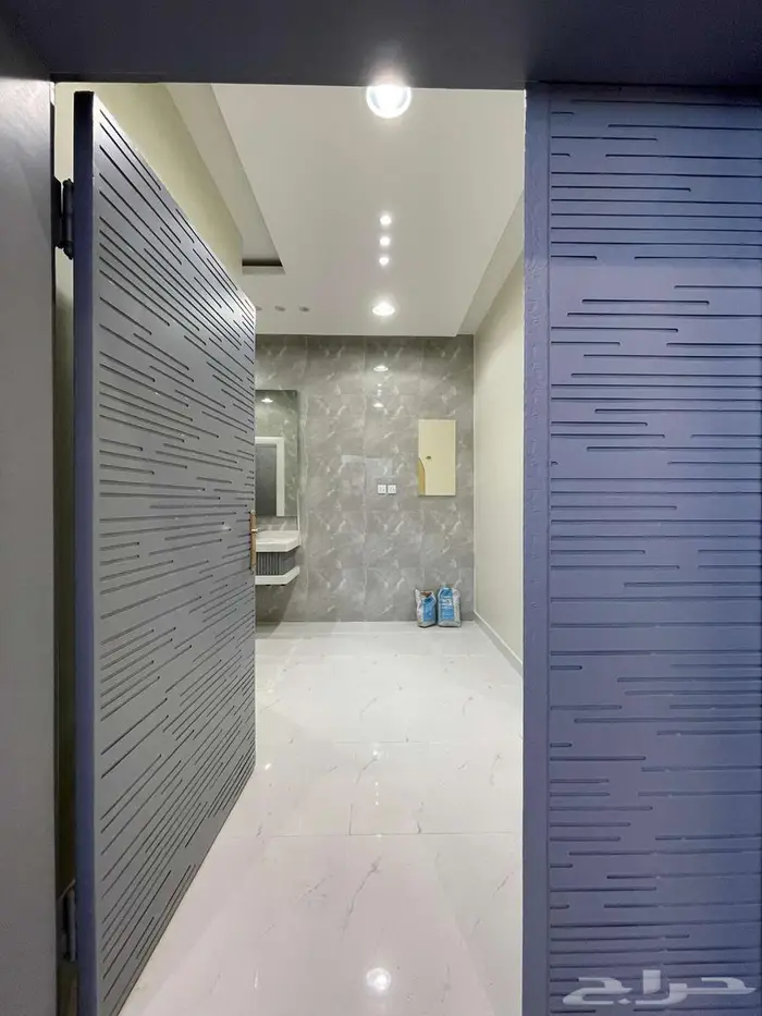 للبيع فيلا سكنية بعنيزة حي الملك فهد 678 3