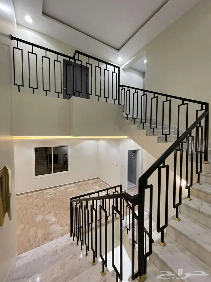 للبيع فيلا سكنية بعنيزة حي الملك فهد 678 20