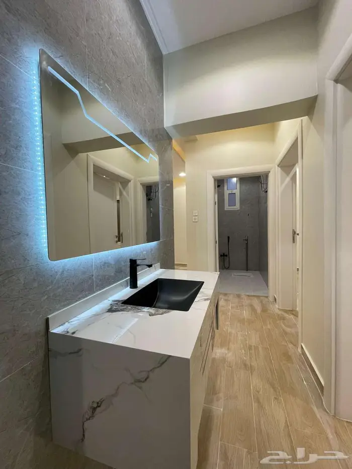 للبيع فيلا سكنية بعنيزة حي الملك فهد 678 18