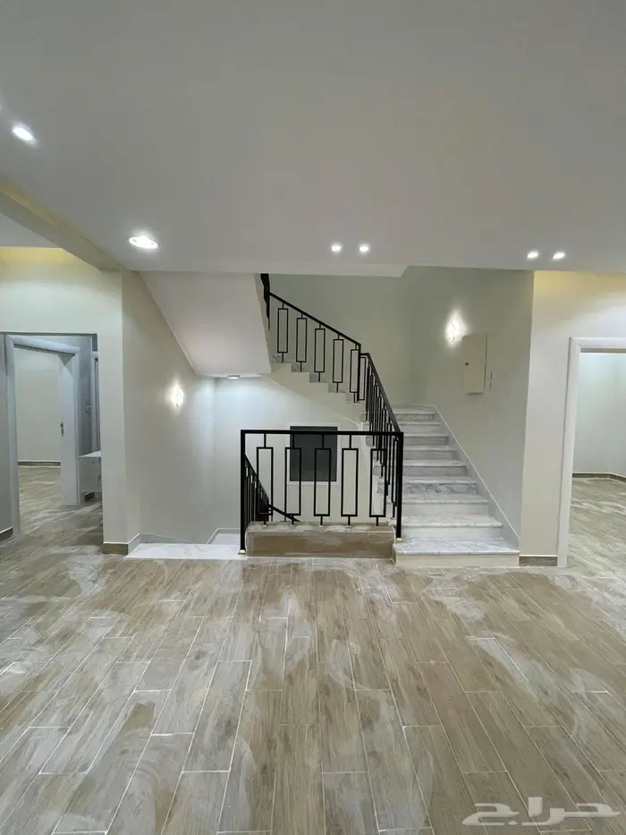 للبيع فيلا سكنية بعنيزة حي الملك فهد 678 13