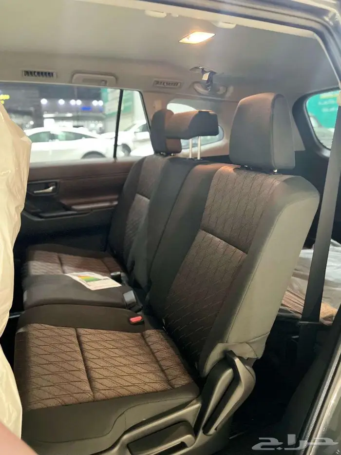 تويوتا انوفا بنزين موديل 2025 17