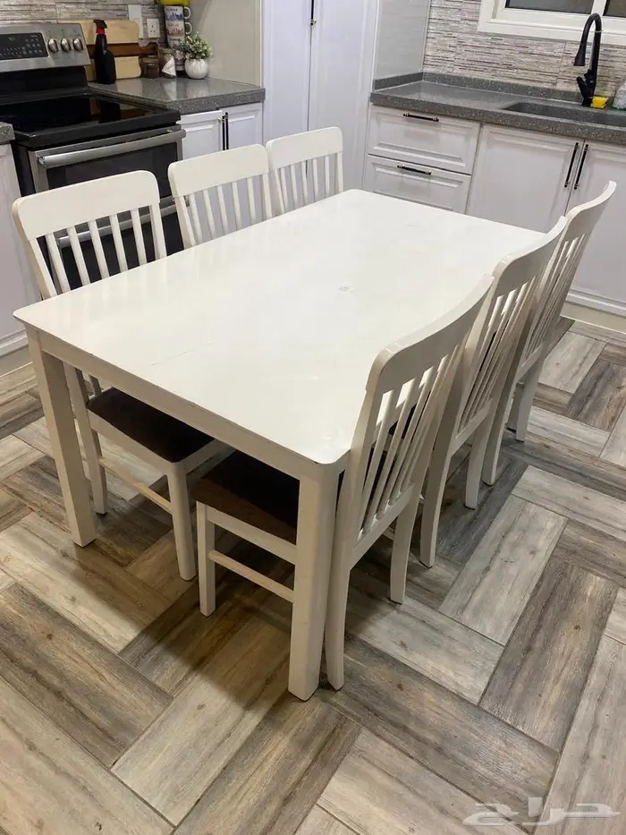 طاولة طعام من هوم بوكس 2