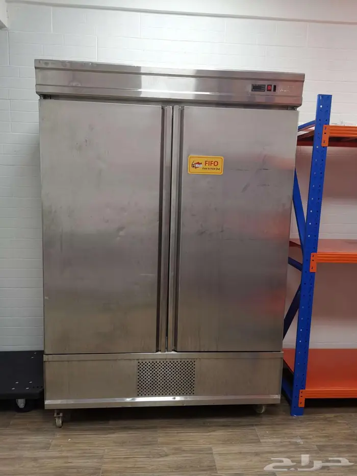 تصفية محل كامل جديد (رفوف-ثلاجات-طاولات-معدات) فرصة للمشاريع 8