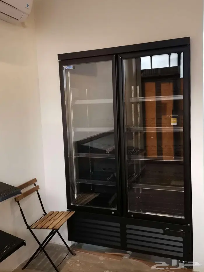 تصفية محل كامل جديد (رفوف-ثلاجات-طاولات-معدات) فرصة للمشاريع 0