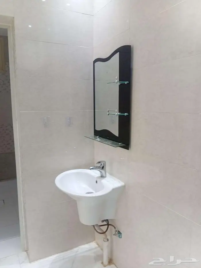 للأيجار شقة علوية شبة جديدة في حي المحمدية حفرالباطن 1