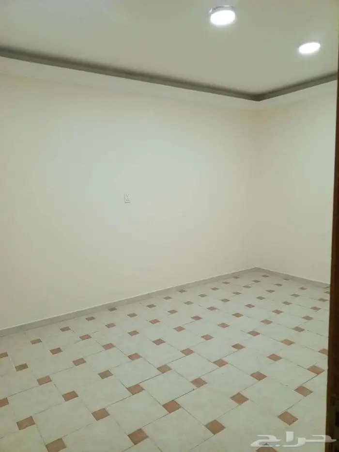 للايجار شقة دور ارضى حى الجامعه الظهران 10
