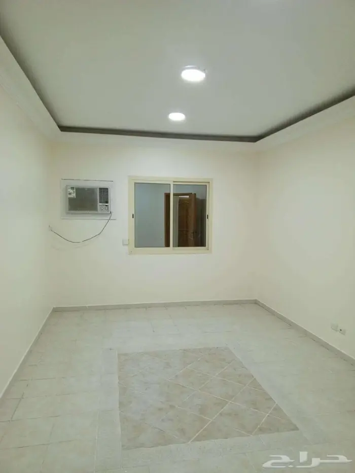 للايجار شقة دور ارضى حى الجامعه الظهران 4