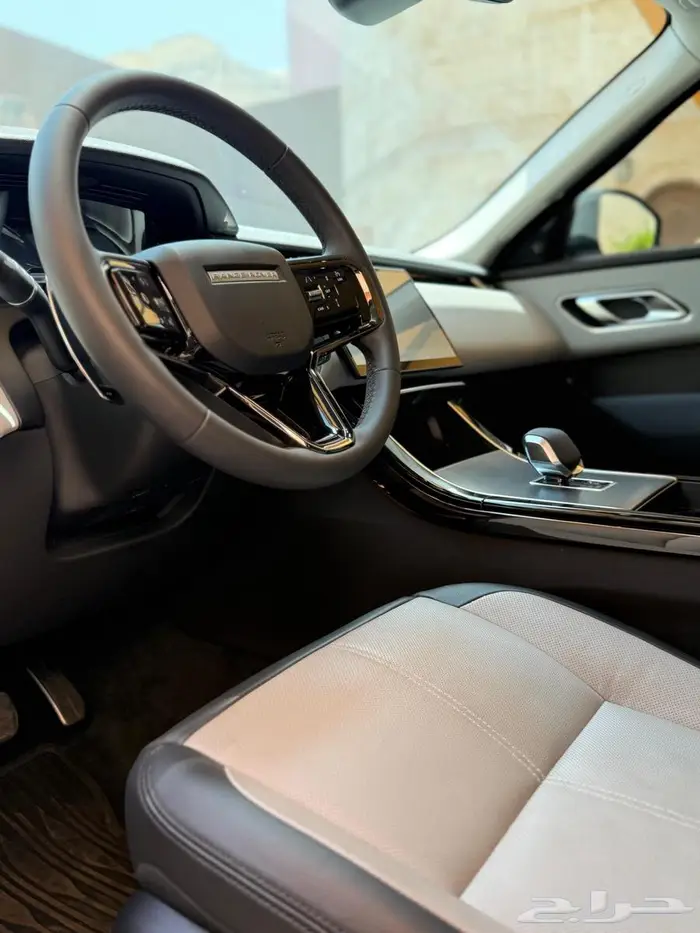 رنج روفر فيلار 2025 بلاك اديشن 8