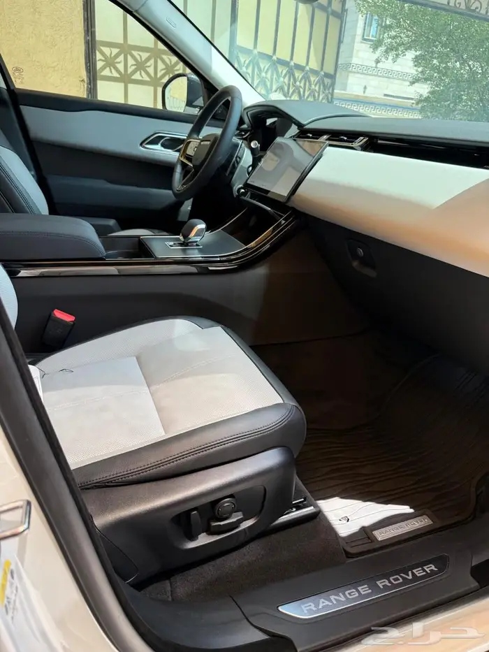 رنج روفر فيلار 2025 بلاك اديشن 11