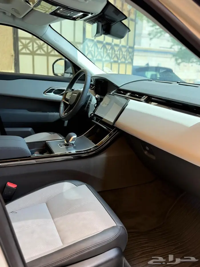 رنج روفر فيلار 2025 بلاك اديشن 13