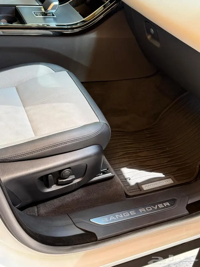 رنج روفر فيلار 2025 بلاك اديشن 14