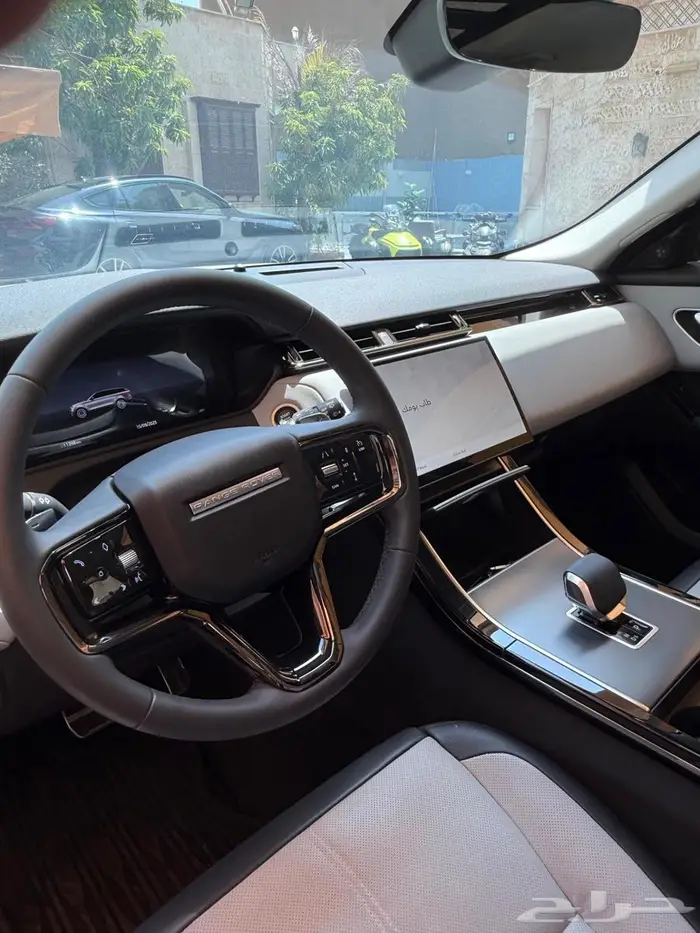 رنج روفر فيلار 2025 بلاك اديشن 10