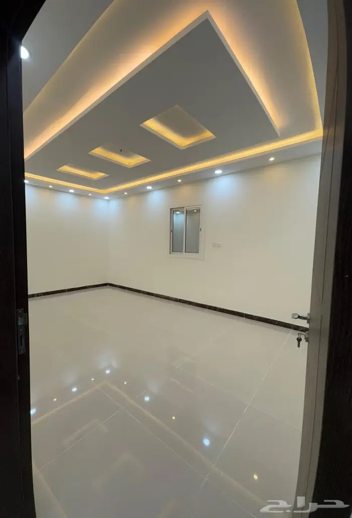 للبيع شقة 6 غرف 284 م2 ب 590 الف بالرانوناء داخل الحد 3