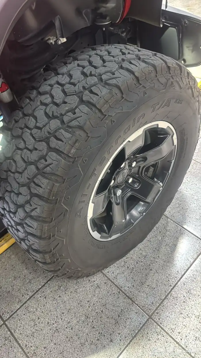 جيب جلاديتر روبيكون موديل 2021 فل كامل لون أحمر 13