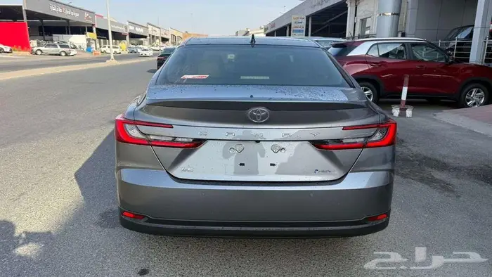 تويوتا كامري LE هايبرد بانوراما 2025 8