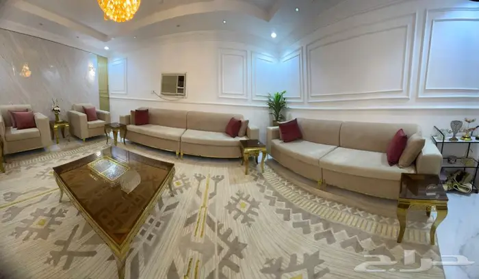 كنب شبه جديد للبيع 6 قطع و2 كراسي وكذلك طاولات العدد 6 7