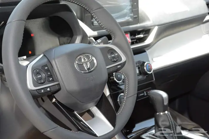 تويوتا هايلوكس 2025 دبل بنزين أتوماتيك سوبر بالنقد والتقسيط 8