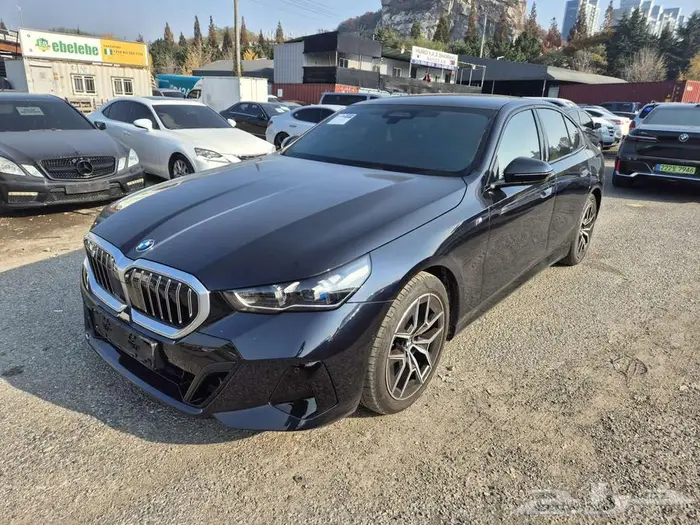 بي ام الفئة الخامسة 520 - BMW520I M sport 2024 0